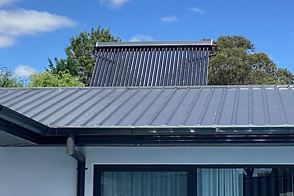 ugly evacuated tube pool-heater on roof